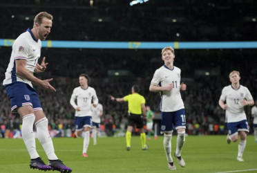 Harry Kane sparks England rout against Ireland and Nations League promotion