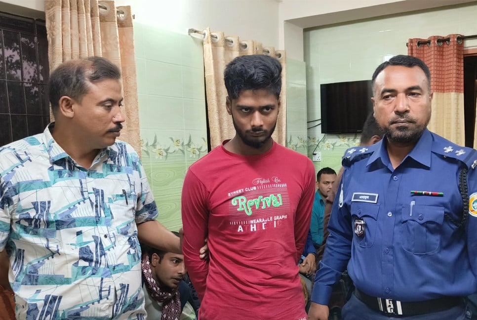 8th-grader stabbed in Barguna after rejecting auto driver's proposal; suspect arrested