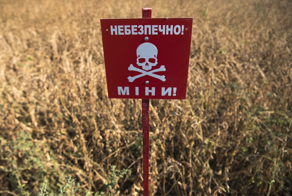 US to give Ukraine anti-personnel land mines