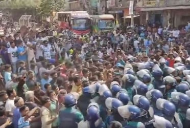 Auto-rickshaw drivers protest at Dayaganj over High Court ruling