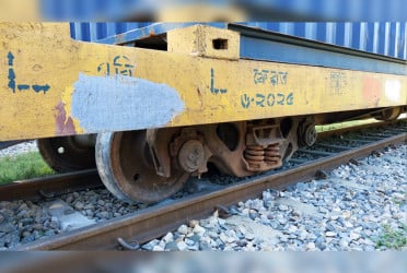 Train derails in B'Baria, up line services halted