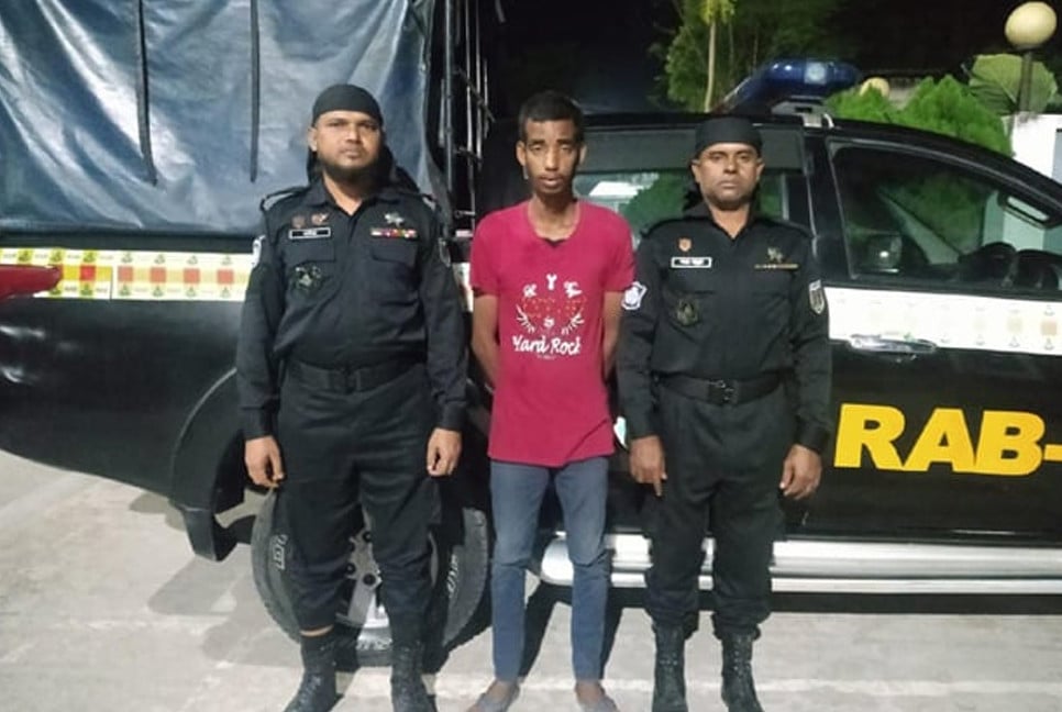 RAB arrests drug peddler with phensidyl in Shibganj