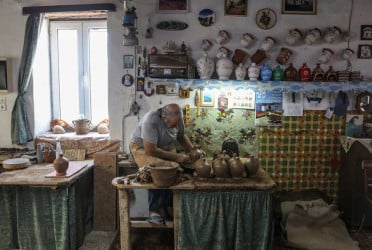 Greek potter keeps ancient ways alive, wins UNESCO recognition