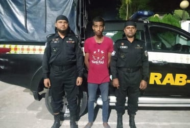 RAB arrests drug peddler with phensidyl in Shibganj