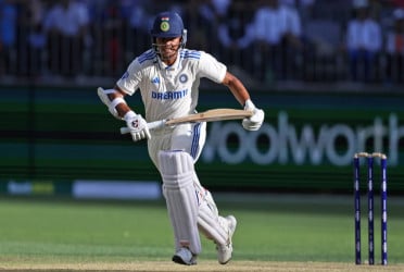 India affirm control as Jaiswal, Rahul ensure 218-run lead