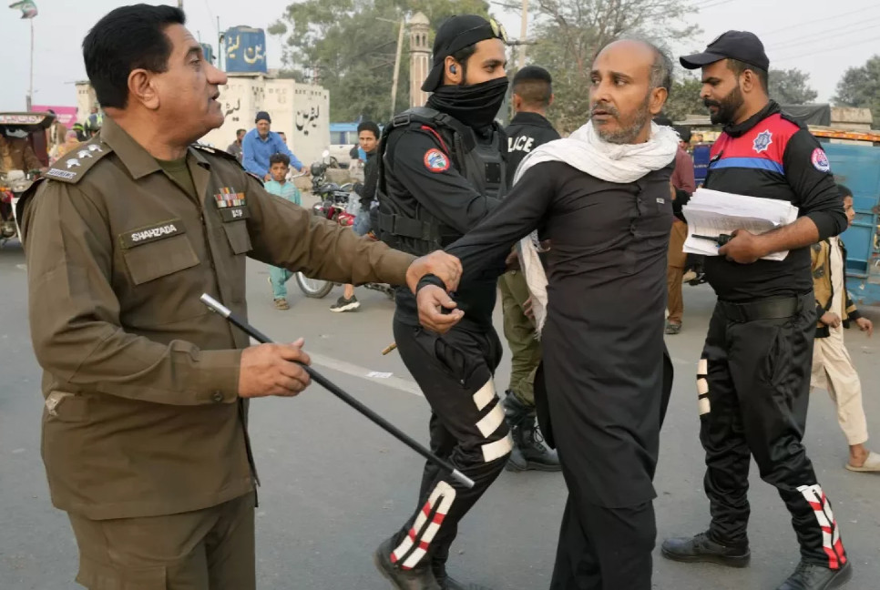 Thousands of Imran Khan supporters arrested ahead of Islamabad rally