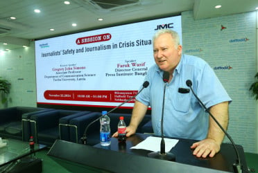 DIU Hosts Expert Sessions on Crisis Journalism and Management