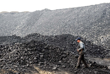 China's coal consumption to peak in 2025: Report