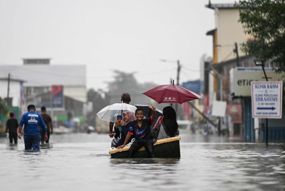 Floods in Southern Thailand kill 9, displace 13,000