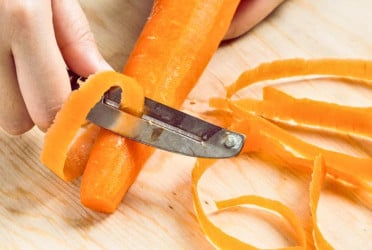 5 ways to add carrot peels to your diet