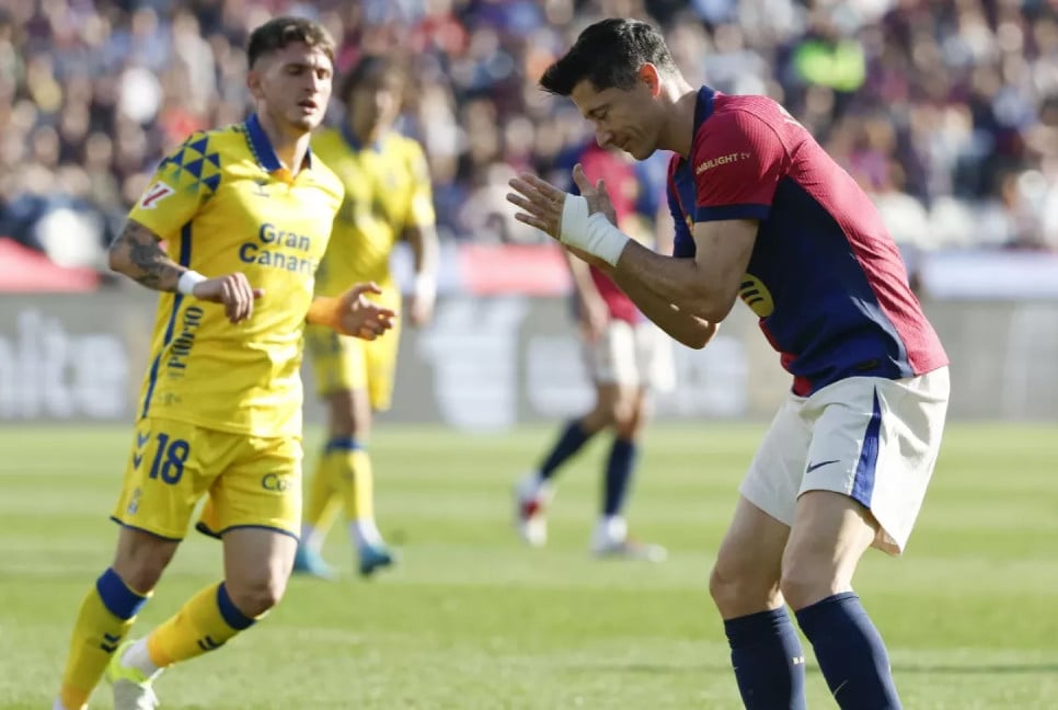 Barcelona suffers first home loss of the season