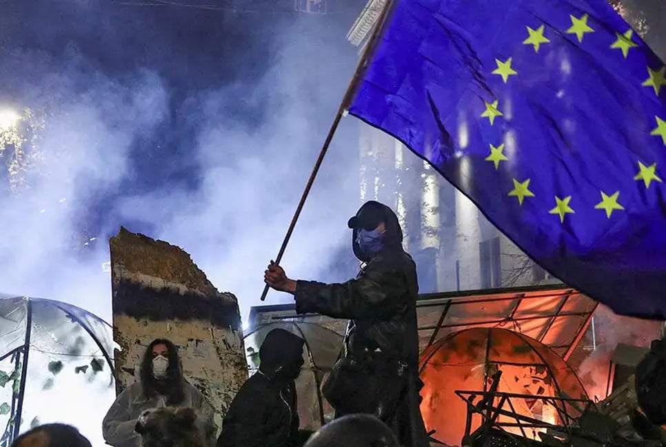 Clashes outside Georgia parliament extend on 3rd protest night