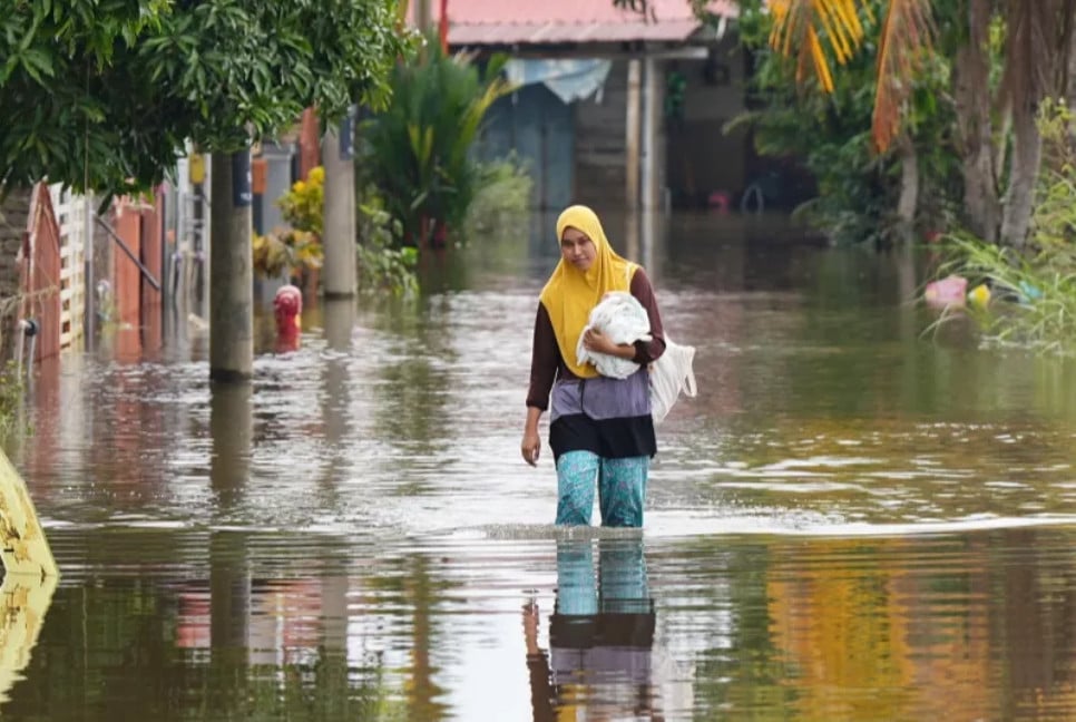 Floods wreak havoc in Malaysia, southern Thailand with over 30 killed