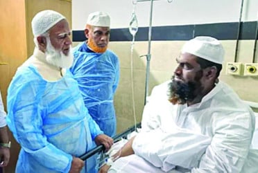 Jamaat Ameer visits hospital to see Mamunul Haque