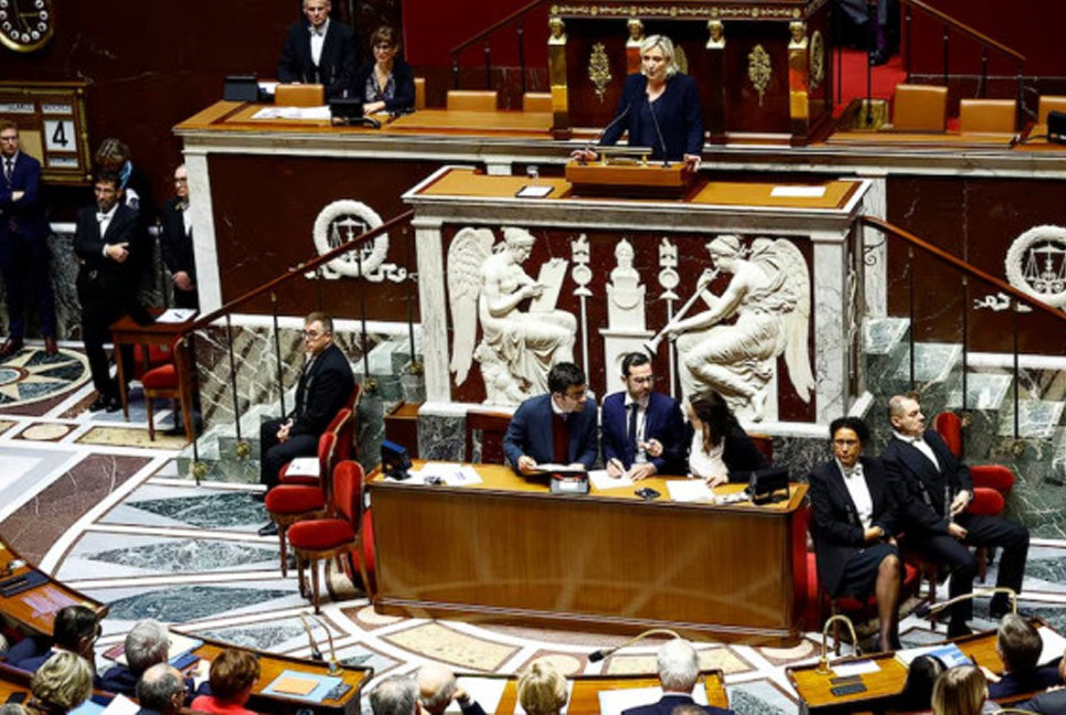 French government felled in no-confidence vote, deepening political crisis