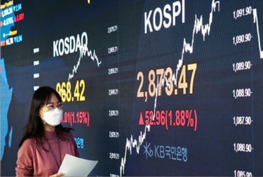 S Korea stocks fall, won steady amid Asian market volatility