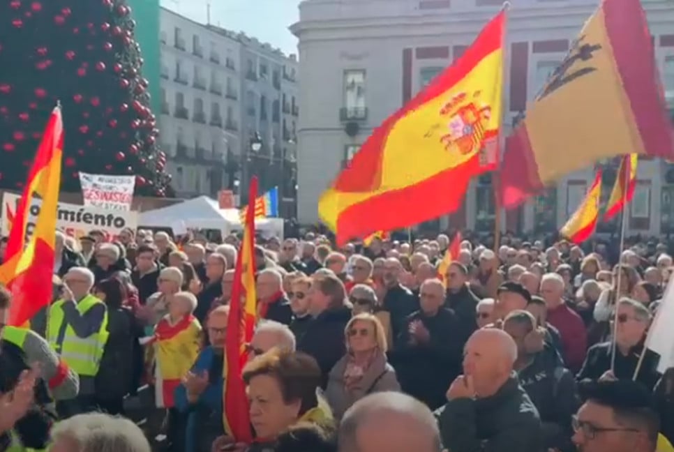 Protesters in Madrid criticize government over Valencia flood response