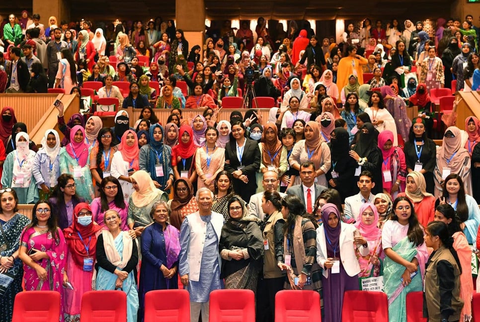 Prof Yunus urges women to come forward to build new Bangladesh