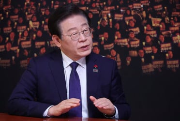 South Korea's opposition leader Lee advocates impeaching President Yoon