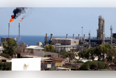 Armed clashes close key oil refinery as fires erupt in Lybia