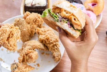 5 daily habits that cause overeating