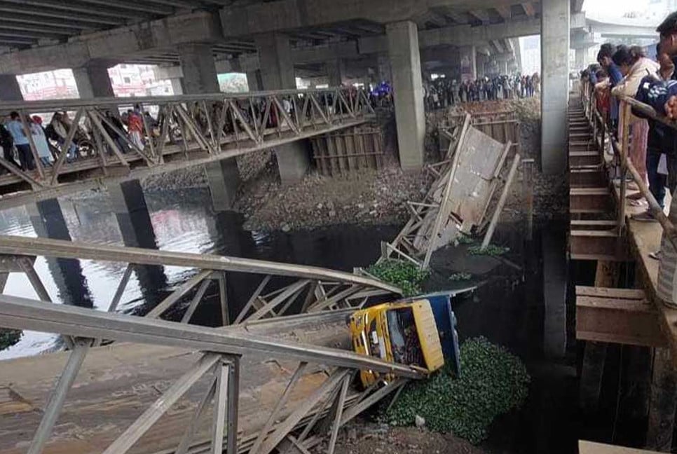 Tongi Bailey Bridge snaps, truck falls into river