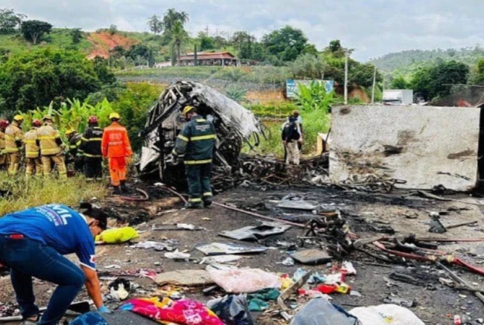 Brazil road crash kills 30