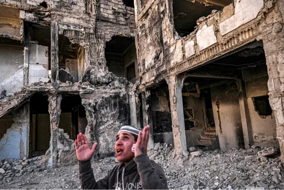 In ruined homes, Palestinians recall Assad's torture