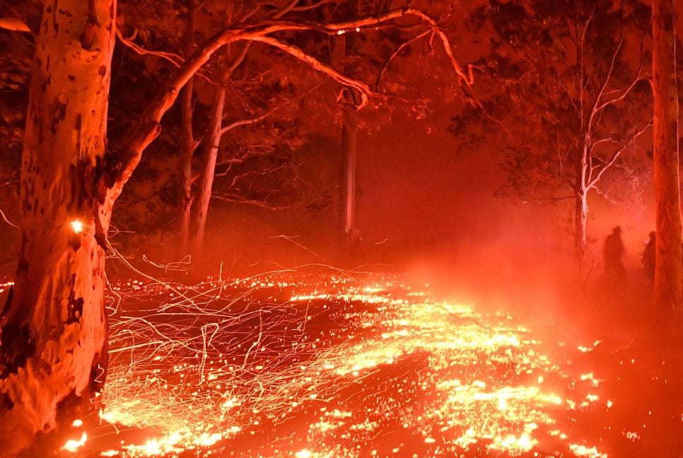 Major bushfire in southeast Australia expected to burn for weeks