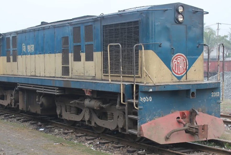 Dhaka-M’singh rail link halted as engine goes out of order