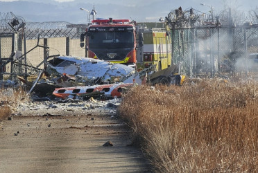 28 dead as plane catches fire after veering off runway in South Korea