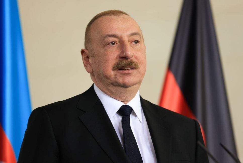 Azerbaijan urges Russia to accept blame for plane crash