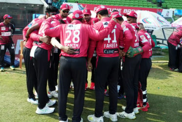 Defending champions Barishal start BPL with thumping win over Rajshahi