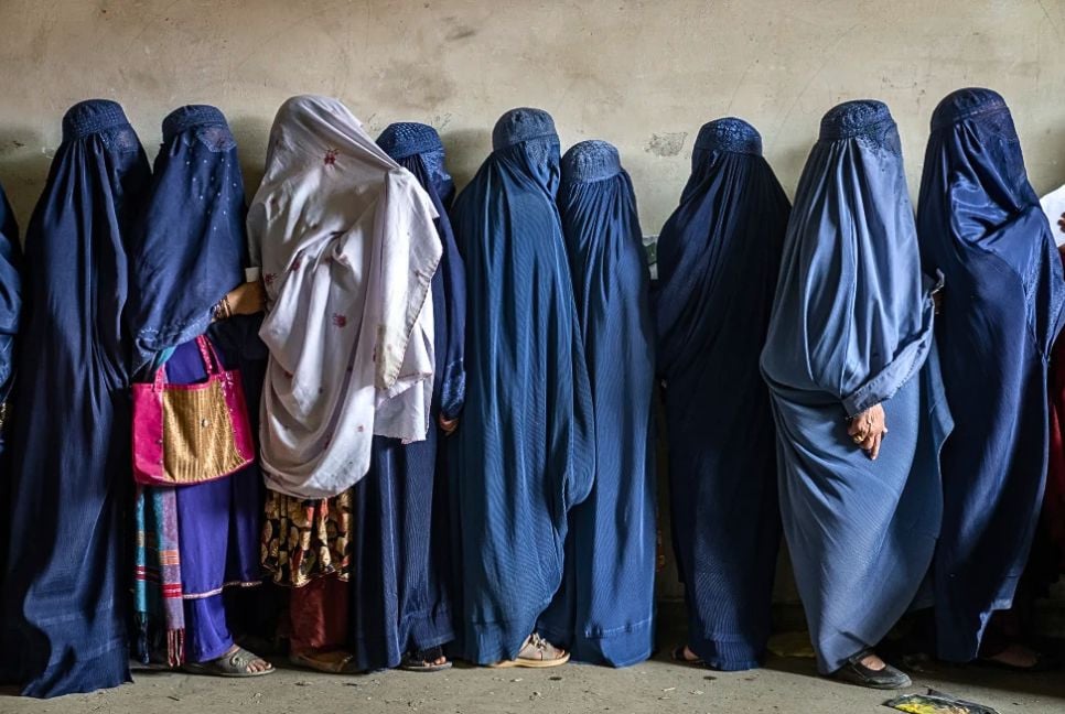 Taliban to halt all NGOs employing Afghan women