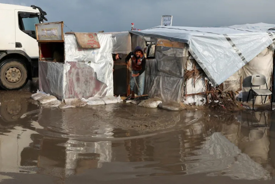 Heavy rains flood tent camps in Gaza