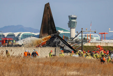 How 2 crew members in deadly S. Korea plane crash survived