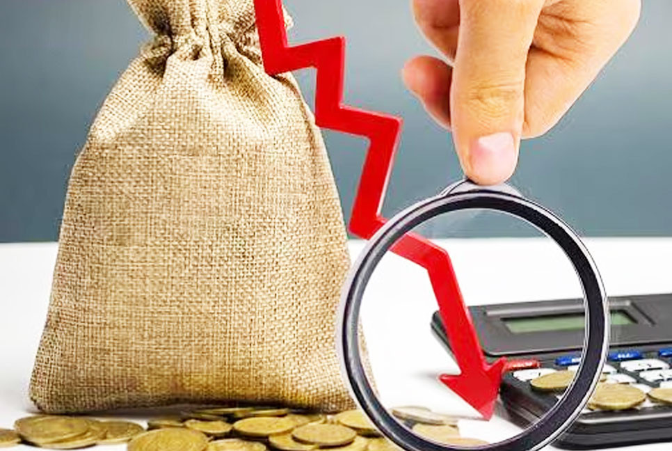 Economy stuck in quicksand of crisis
