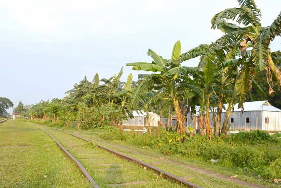 Encroachers disregarding the directives of the Rail ministry