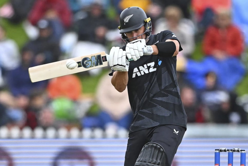 New Zealand beats Sri Lanka by 9 wickets in 1st ODI to lead the series 1-0