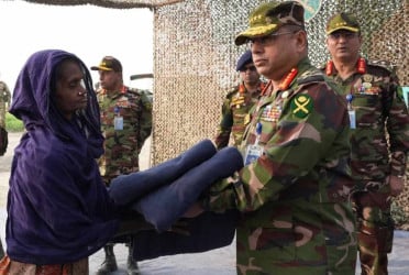 Chief of Army Staff distributes warm clothes in Rajbari