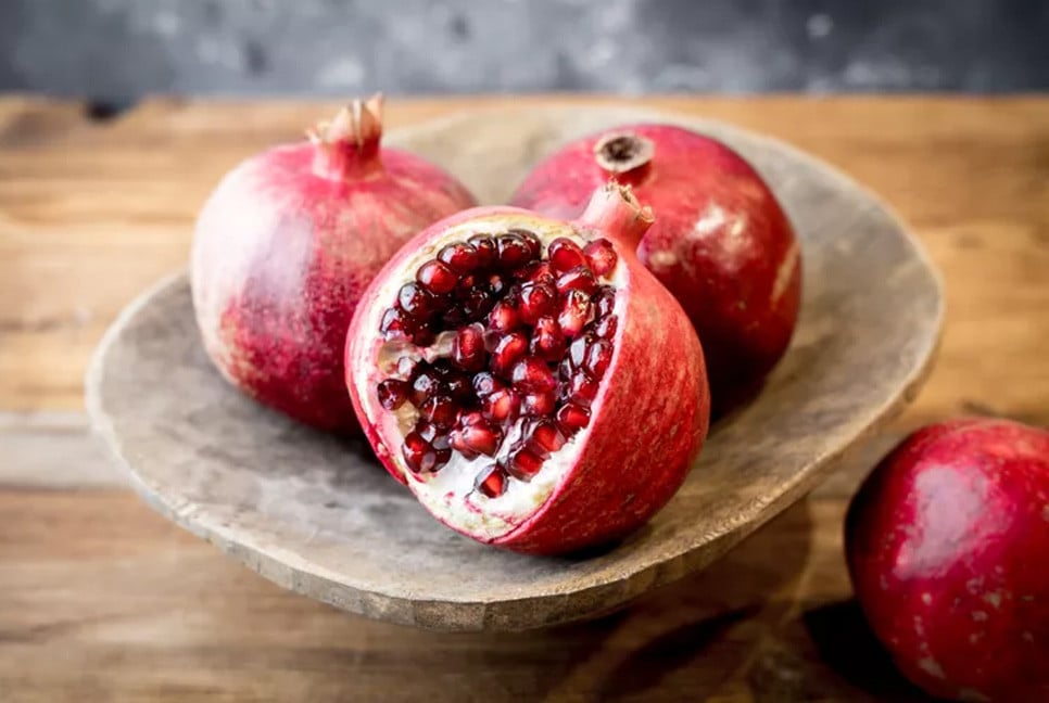 4 Health Benefits of Eating Pomegranates