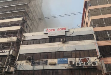 Fire breaks out at Purana Paltan building