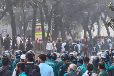 Police-students clashes at Secretariat gate