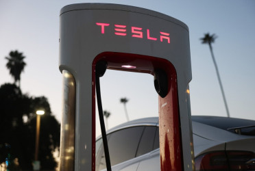 US opens investigation into Tesla's 'Smart Summon' driverless technology