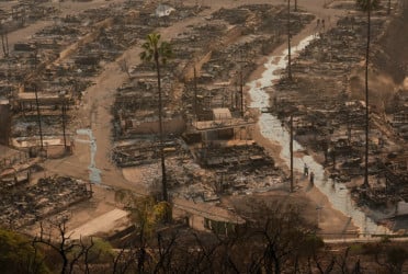 LA area’s 2 biggest blazes burn at least 10,000 structures