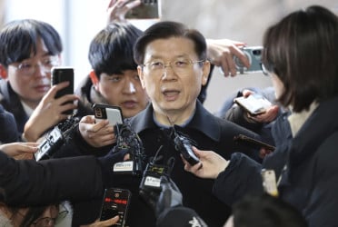 S. Korean police question presidential security chief as rift over detaining president deepens