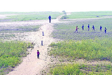 Raging Padma River turned into sandbars