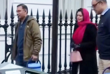 Tarique delivers home-cooked food to his mother in London