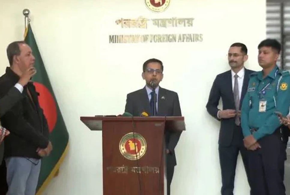 Indian High Commissioner explains about construction of barbed wire fences on border