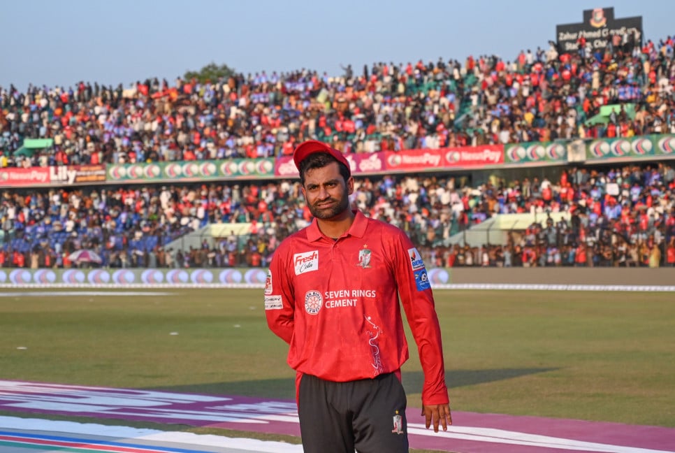 Tamim refuses to take prize from Faruque